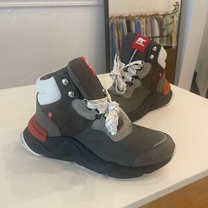 Sorel Women’s Kinetic RNEGD Conquest Hiking Boots 9.5. NWT